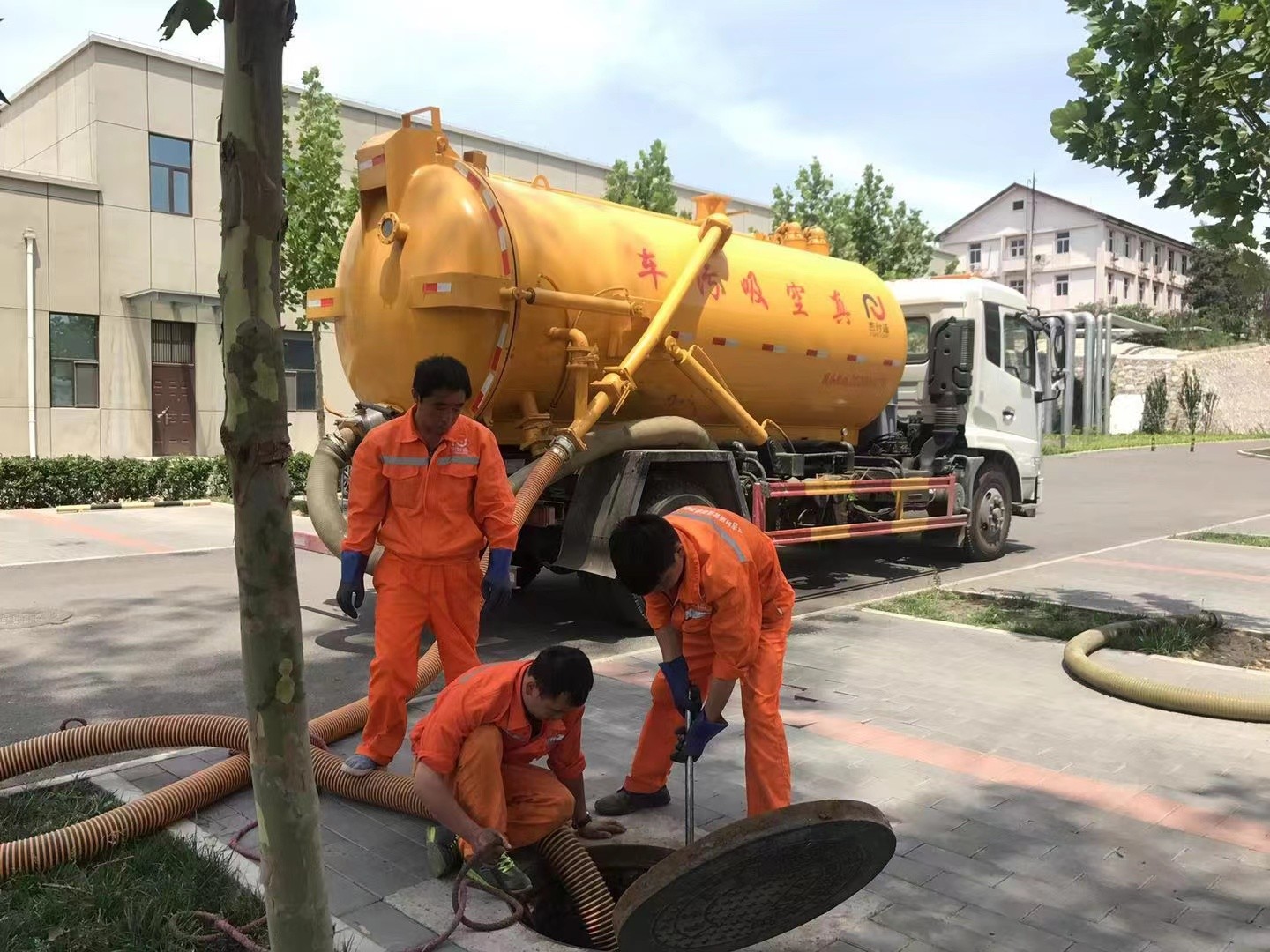 海头镇化粪池清理与5-8吨吸粪车施工效率分析